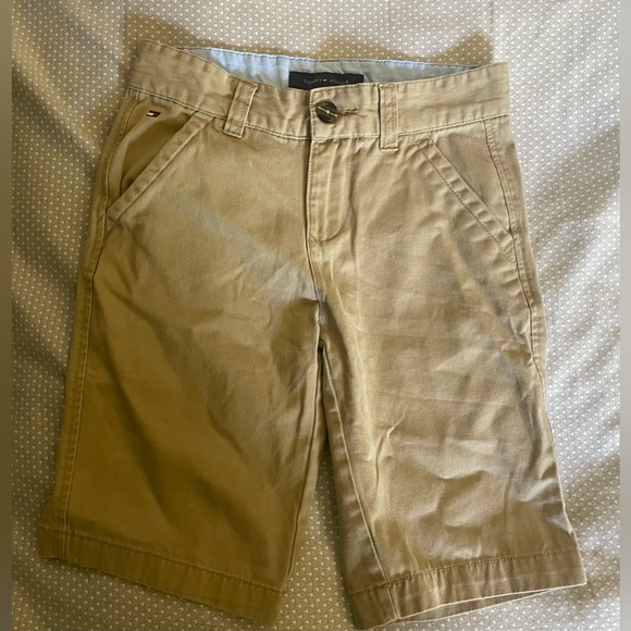 Tommy Hilfiger khaki shorts - Picture 1 of 4